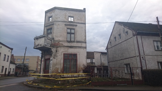 Za Rozbiórkę Kamienicy oddam darmo cegły,drewno.elem.Met.